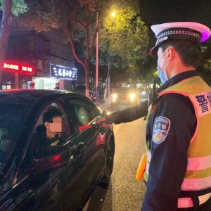 【重拳出击】汕头交警开展夜查统一行动,严查酒驾等交通违法行为