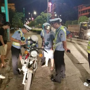 汕头交警严查酒驾,不到一个月,130只“醉猫”落网