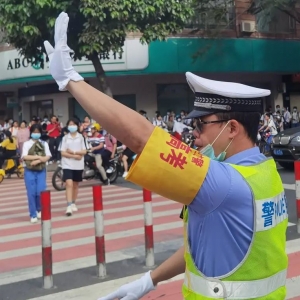 上阵父子兵 | 你在考场内奋力拼搏!我在考场外全力护航!