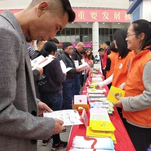 【妇联动态】“温馨回家路  心念龙湖情”——龙湖区妇联开展关爱返乡妇女儿童送温暖活动持续到正月初二