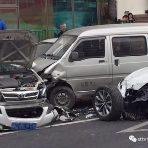 车辆逆行酿恶果   一死三伤太惨痛