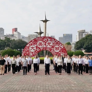 龙湖区举行2023年“五一”国际劳动节升国旗仪式