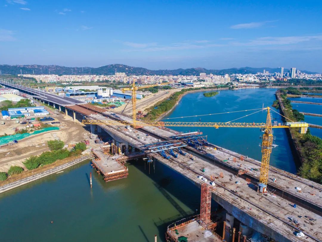 虎头山隧道及南延工程项目跨濠江大桥顺利合龙