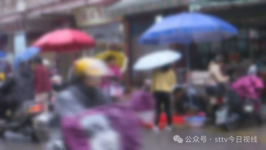 市场附近乱摆卖  占道经营致脏乱