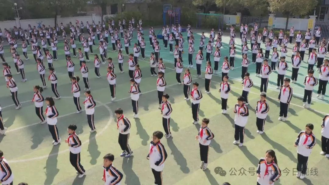 微课间“整花活”  体育课“天天见”