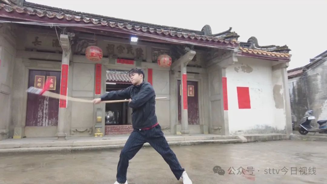自学武术  17岁少年掌握多种兵器拳法