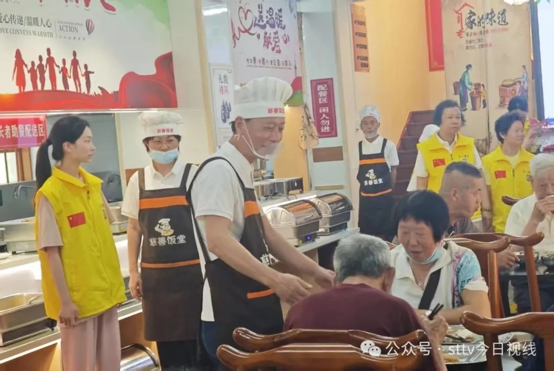 劳动者风采 |大厨显身手  为长者烹煮“幸福味”