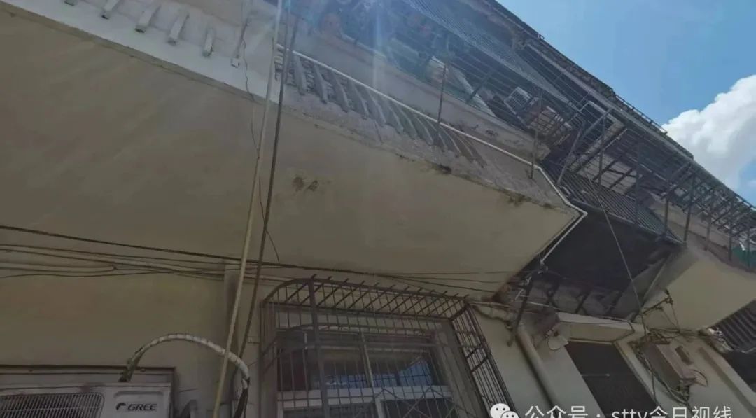 阳台板出现漏水  究竟是何原因?