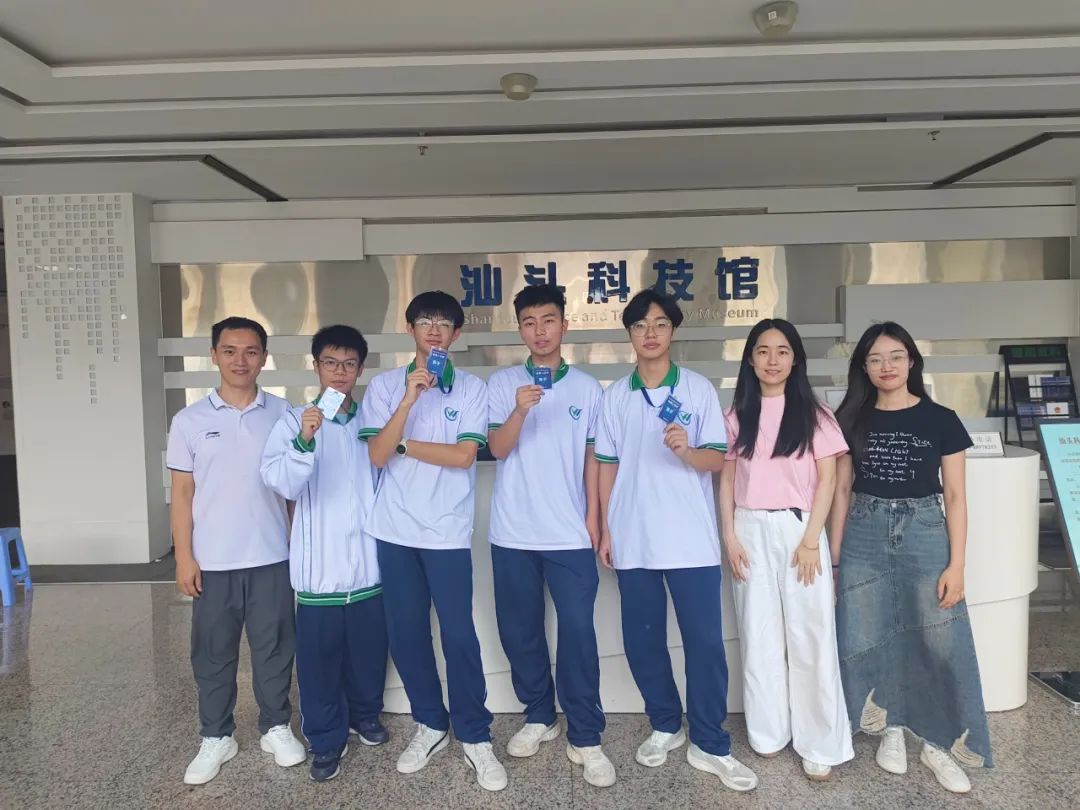 澄海职业技术学校学生参加汕头市青少年机器人竞赛分获一、三等奖