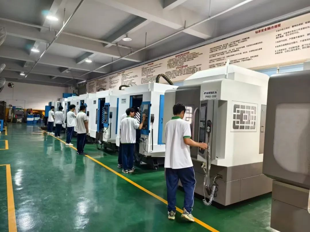 精准赋能产业升级    匠心锻造人才引擎——澄海职教中心“智能塑胶玩具产业人才振兴项目”实施纪实