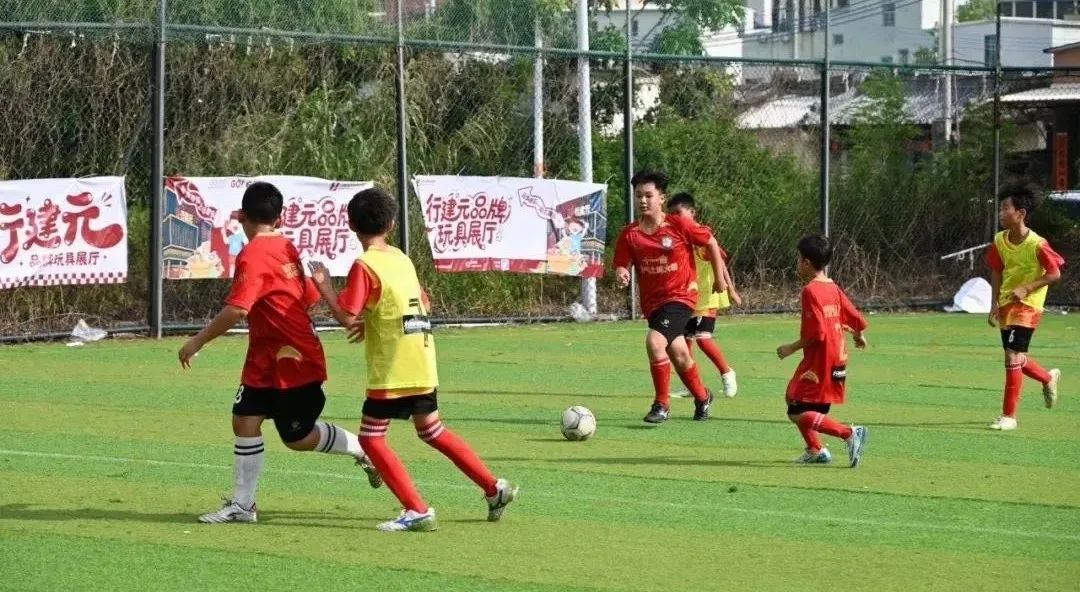 12支队伍角逐青少年足球赛