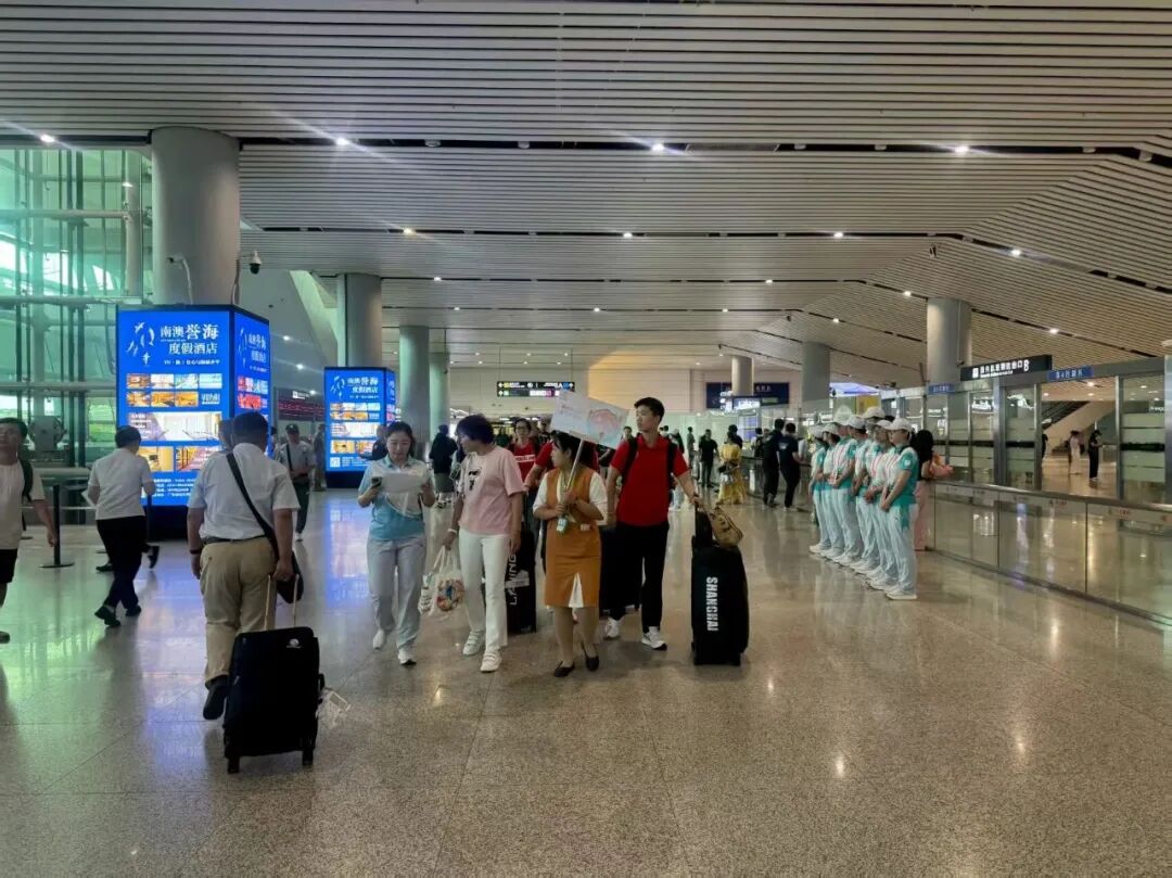 十五运会女子手球参赛队陆续抵汕