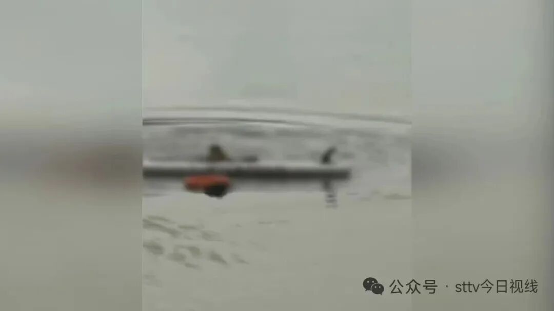 凡人故事 | 巧用桨板救了人  见义智好榜样