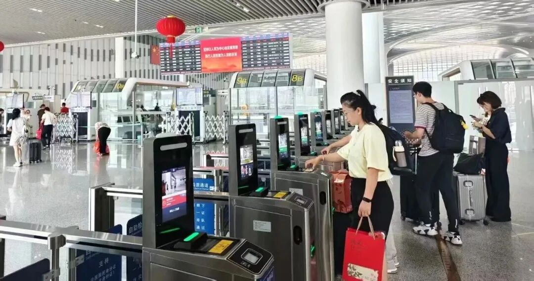 返程客流现高峰  汕头火车站今天迎送旅客7万人次