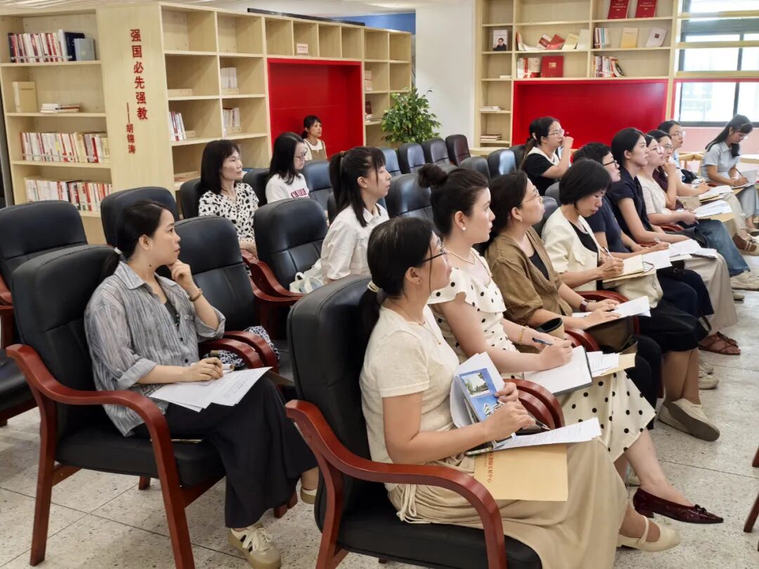 澄海区小学数学教研工作会议暨二三年级新教材培训活动在区教师发展中心举行