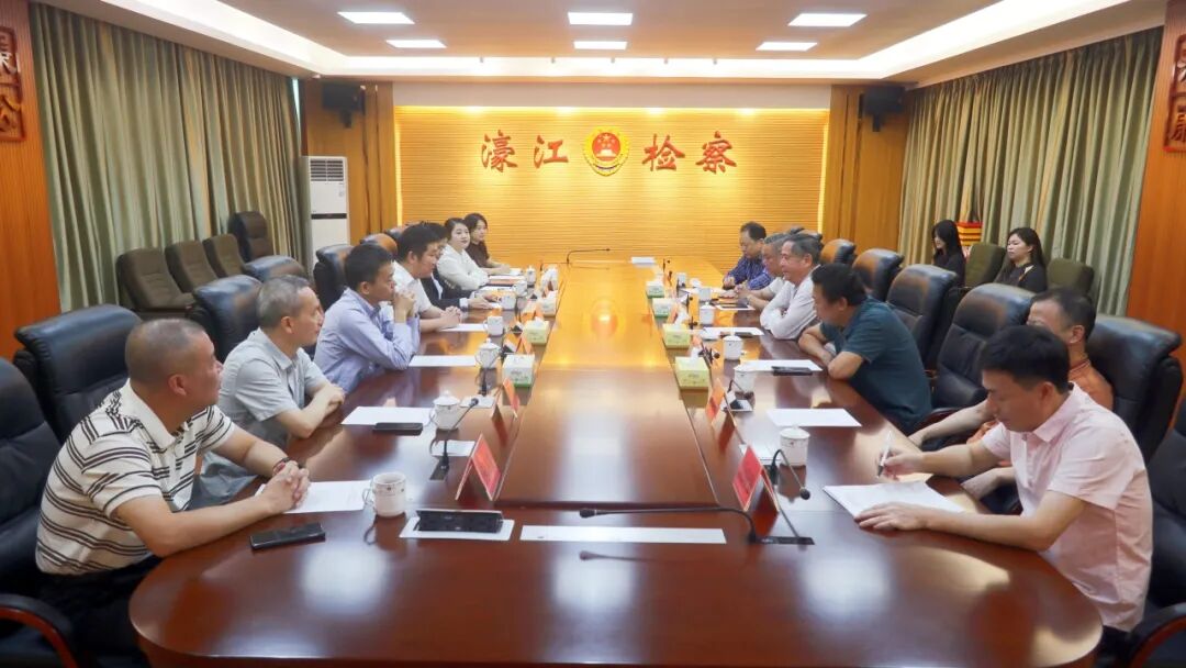 濠江区检察院召开干警光荣退休座谈会暨“从检30年”检察荣誉章颁发仪式