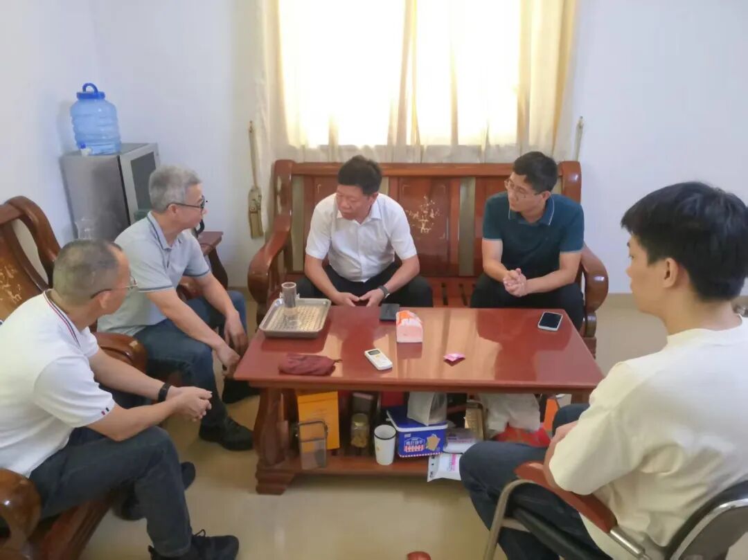 双节暖人心!汕头市应急管理局联合市潮普慈善会开展脱贫户慰问活动