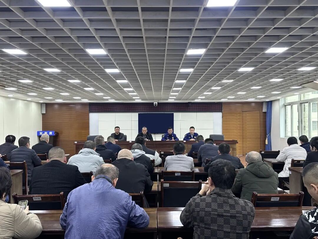 龙湖区30家农贸市场齐聚消防安全部署会,以训促练筑牢“百日攻坚”防线
