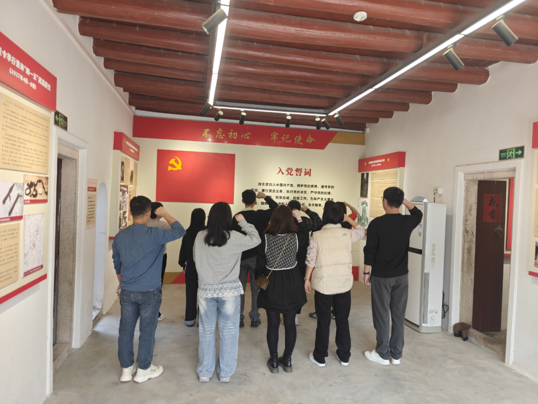追寻红色足迹,传承革命精神——区政务和数据局第二党支部3月主题党日活动