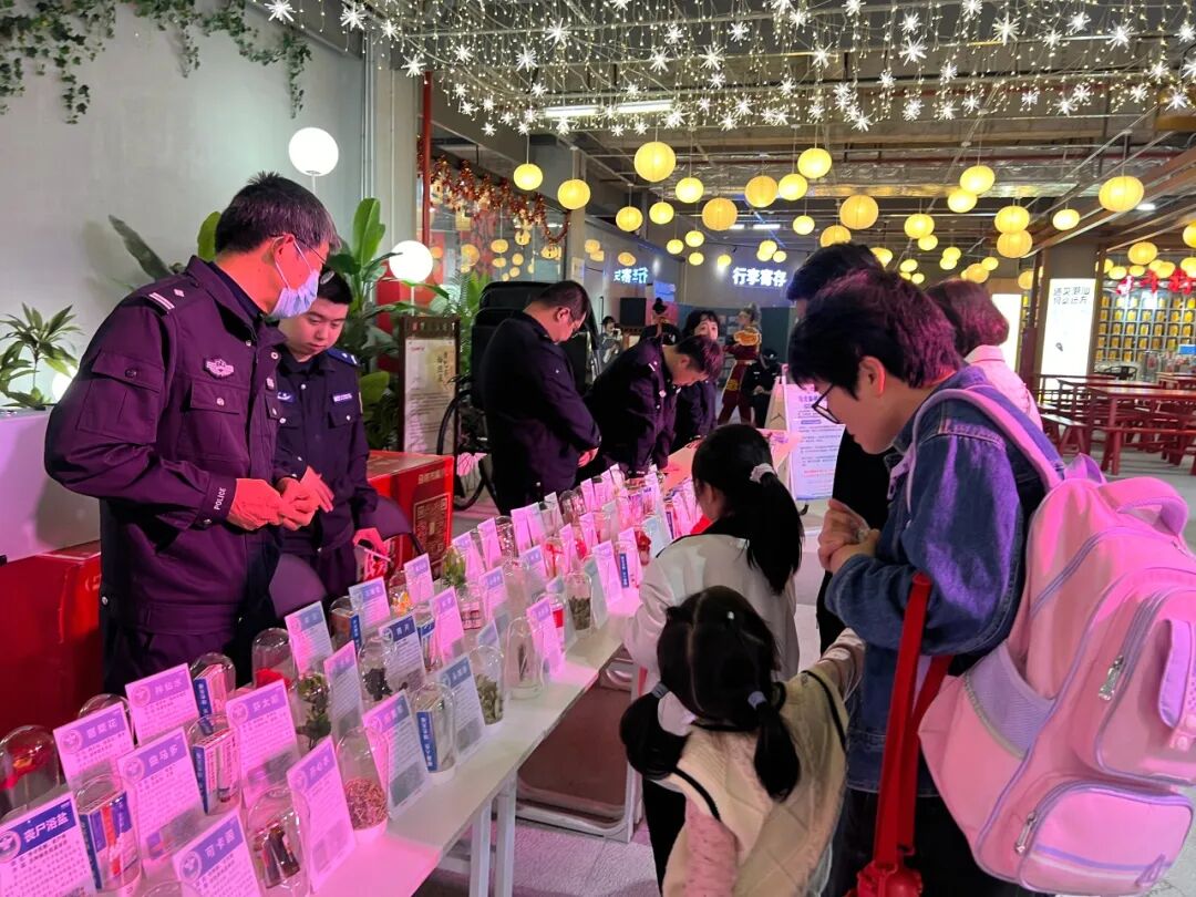 普法与春天同行 | 龙湖公安开展禁毒反诈反恐反走私集中宣传活动