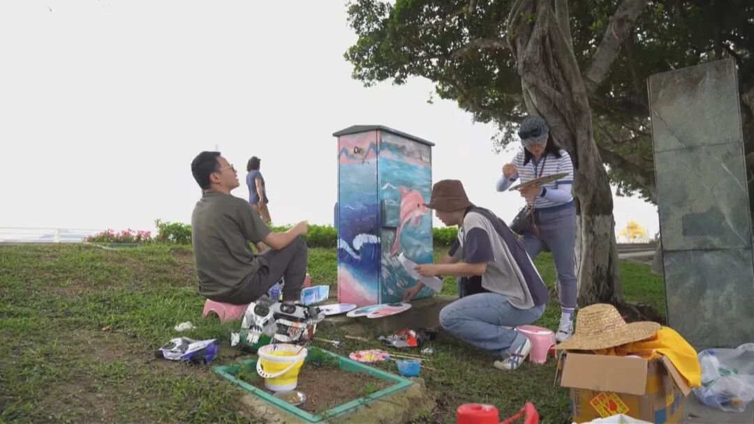 精心布置“五·一”氛围  扮靓城市喜迎假期