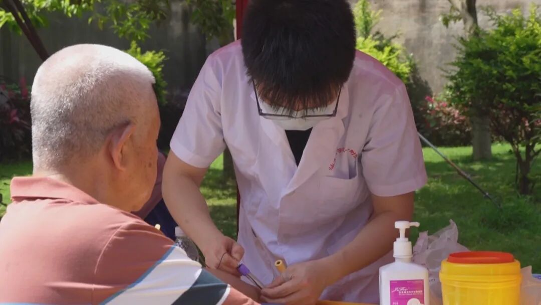 联合举办义诊活动  把健康送到家门口