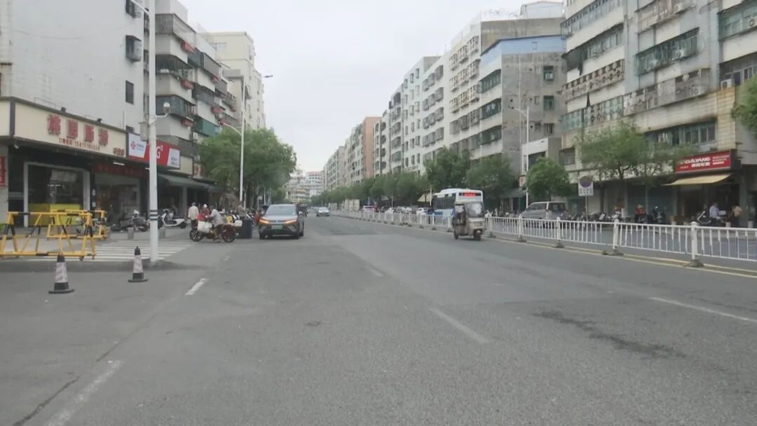 黑背包放车头盖  不慎遗失盼寻回