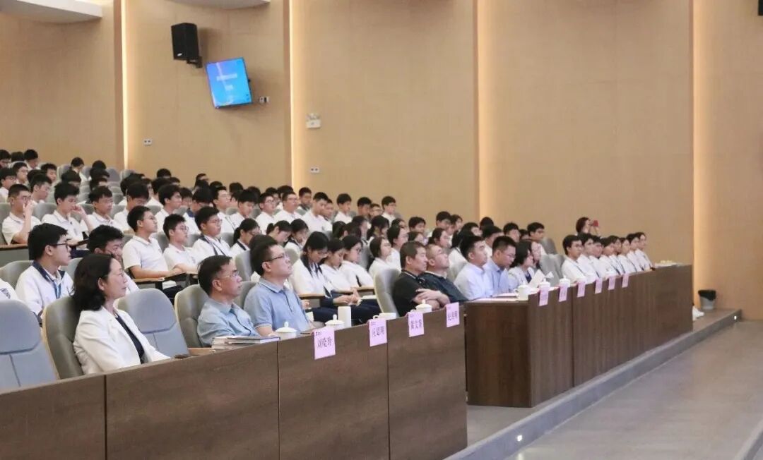 “双百行动”在濠江!校地协同育英才 科创赋能向未来:南方科技大学刘青松教授受聘濠江华附科学副校长