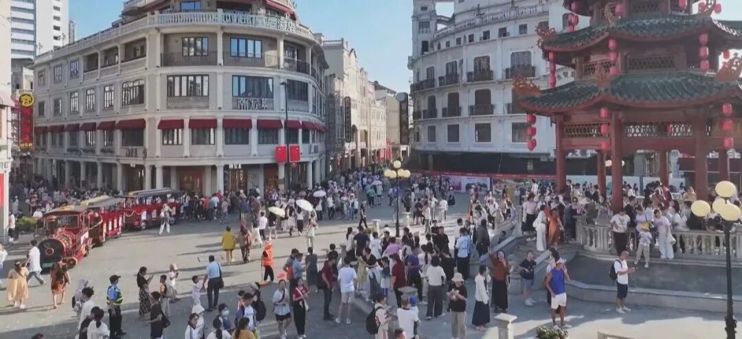 爱旅游讲文明 | 路边车辆乱停  通行受阻游览不便
