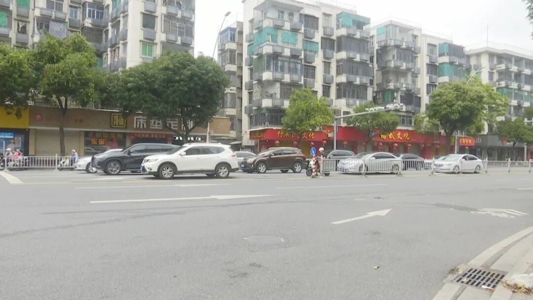 小改造大提升!设置前置掉头口  道路通行更顺畅