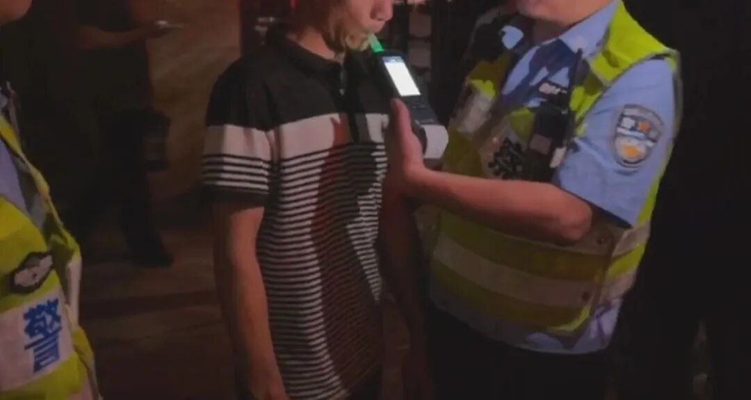 醉驾上路违法纪  两名男子被查处