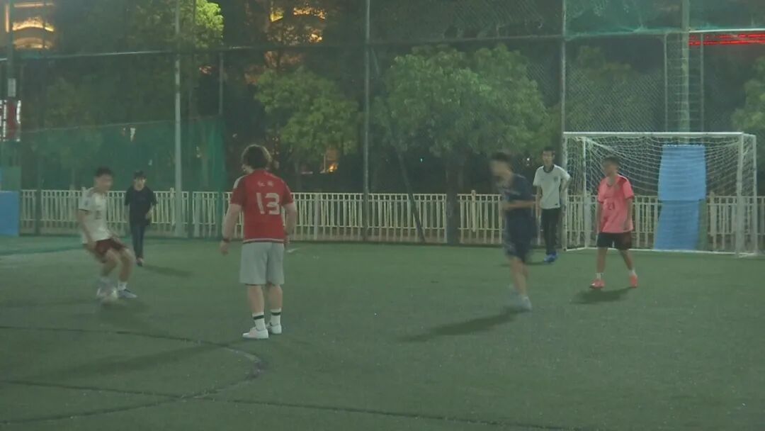 “粤超+世界杯”双热潮  带火“看球经济”