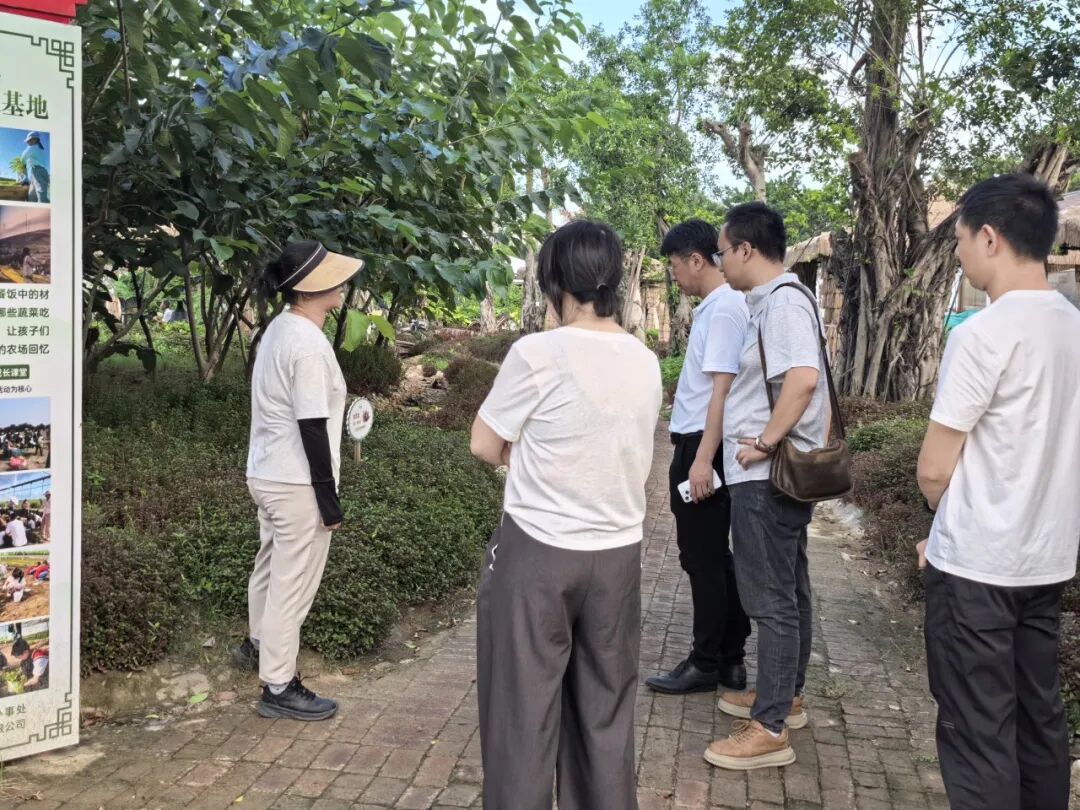 推动党建工作与产业发展深度融合,  龙湖区工信局开展“七一”主题活动