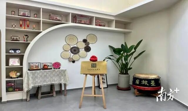 方志“活”起来,法治“沉”下去!龙湖区揭牌成立方志驿站与法治图书角