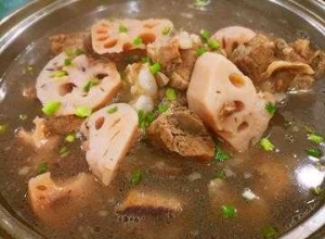 香浓醇厚！暖到心坎里的莲藕排骨汤