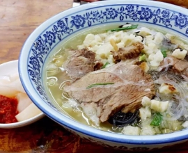 羊肉泡馍：一碗热气腾腾的西北风味