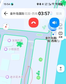 井盖破碎且凹陷