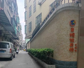 占用公用资源，私建花圃，请还路于民