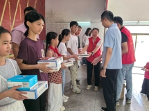 守护童心，放飞梦想｜祥和义工暖心送礼，点亮六一童真...