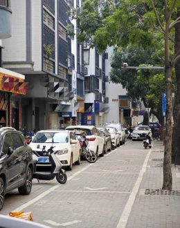 哭笑不得！汕头车主停车都“躲开车位”，究竟是咋回事？