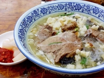 羊肉泡馍：一碗热气腾腾的西北风味