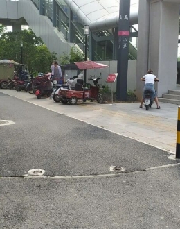 步道隔离栏缺失、车辆占道？汕头交警回应！