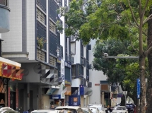 哭笑不得！汕头车主停车都“躲开车位”，究竟是咋回事？