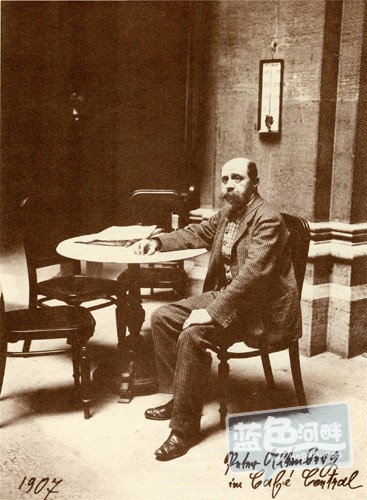【1907年，Peter Altenberg在CAFE CENTRAL】