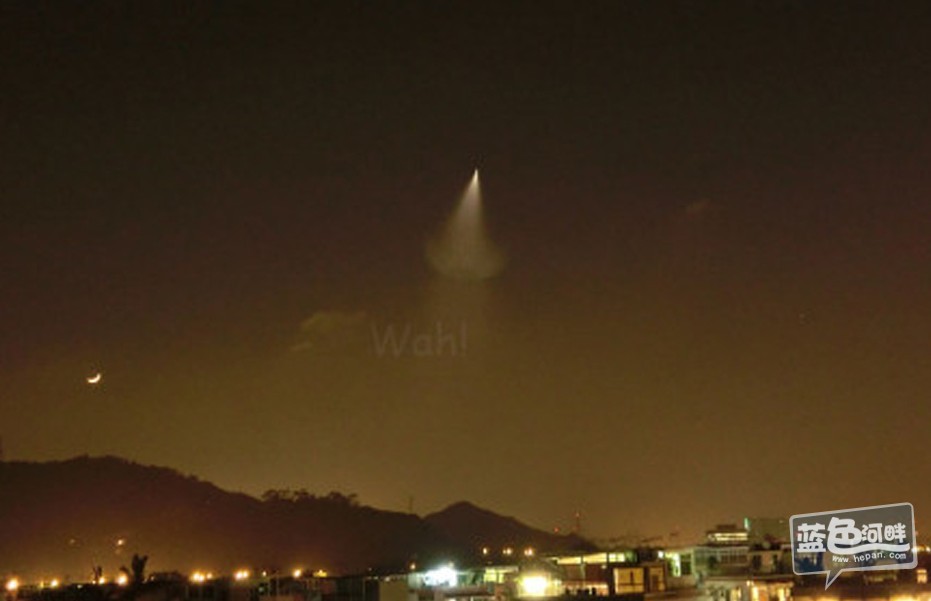 图为21时3分左右网友在香港观测到的不明飞行物，其亮度大约持续了一分钟。 ...