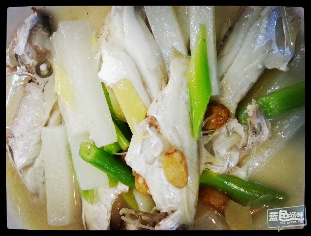 第一次吃，萝卜煮迪仔鱼，很清新。