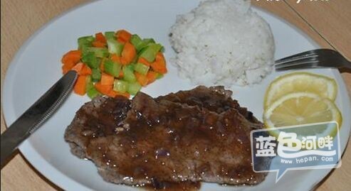 黑椒。红酒牛扒饭一份16元