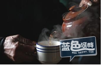 滚开水泡茶.jpg