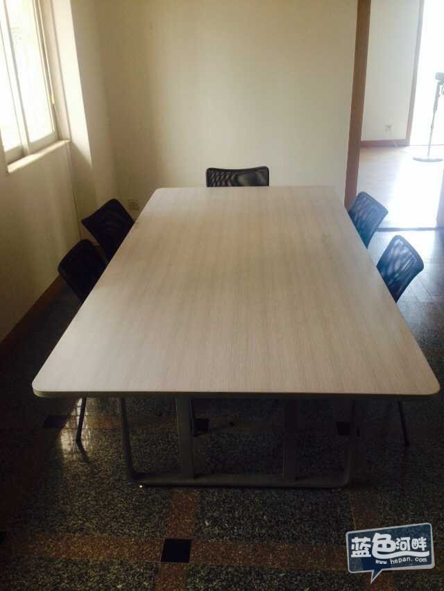 会议桌配6张椅子