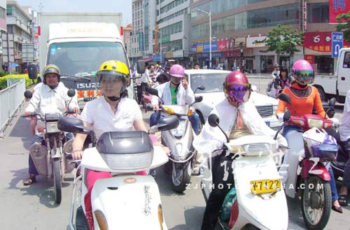 hmnews07051001.jpg